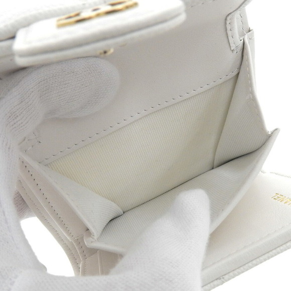 CHANEL White Caviar Leather Logo Wallet - Picture 4 of 6